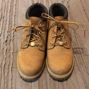 Women’s Timberland Chukka boots size US 6M